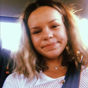 Meet your Posher, Phoebe